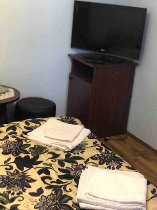 Casuta Bunicilor Isverna Hotell Exteriör bild