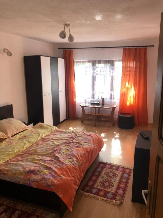 Casuta Bunicilor Isverna Hotell Exteriör bild
